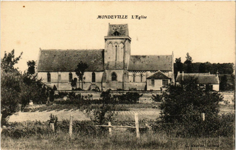 Carte postale ancienne Mondeville - L'Eglise à Mondeville