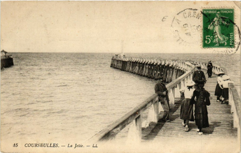 Carte postale ancienne Courseulles - La Jetée