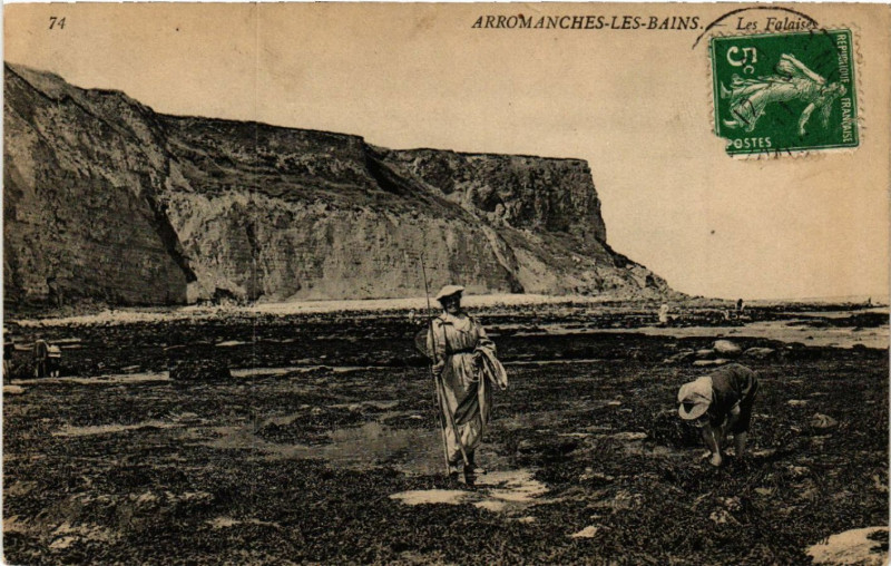 Carte postale ancienne Arromanches-les-Bains - Les Falaises à Arromanches-les-Bains