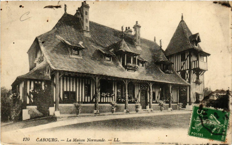 Carte postale ancienne Cabourg - La Maison Normande à Cabourg