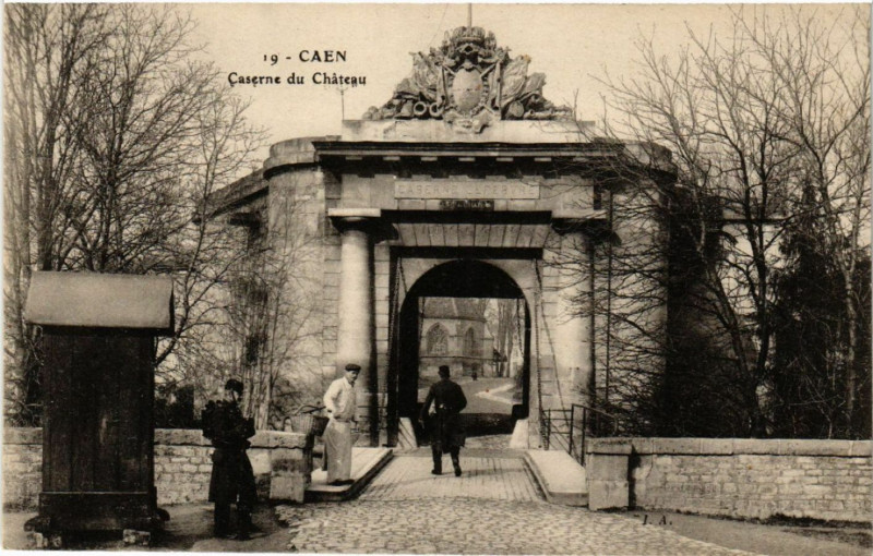 Carte postale ancienne Caen - Caserne du Chateau à Caen