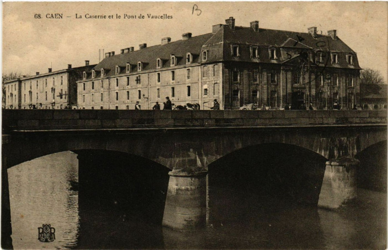 Carte postale ancienne Caen - La Caserne et le Pont de Vancelles à Caen