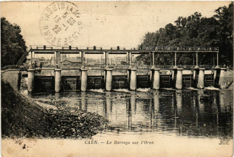 Carte postale ancienne Caen - Le Barrage sur l'Orne à Caen