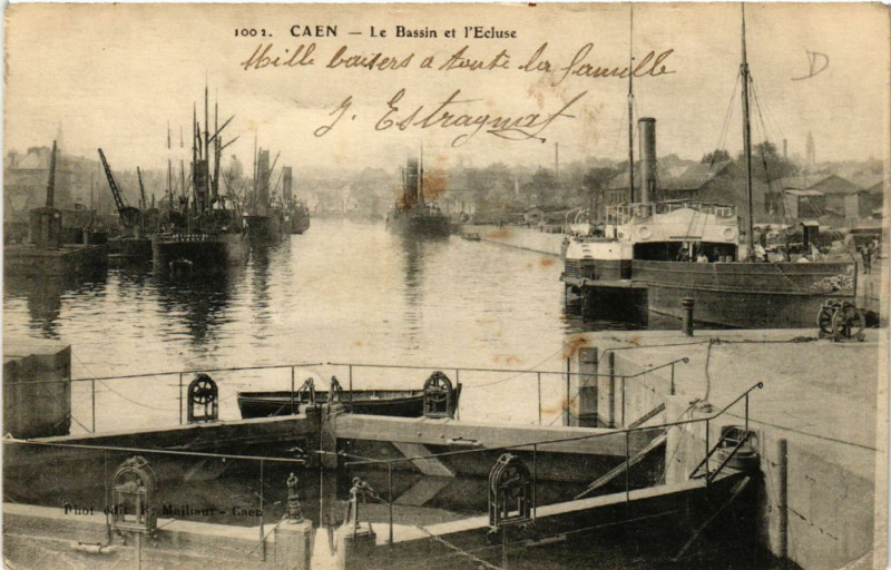 Carte postale ancienne Caen - Le Bassin et l'Ecluse à Caen