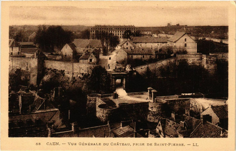 Carte postale ancienne Caen - Vue Générale du Chateau prise de Saint-Pierre à Caen