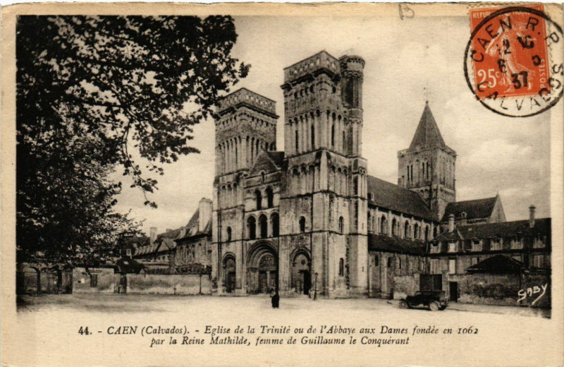 Carte postale ancienne Caen - Eglise de la Trinité ou de l'Abbaye aux Dames à Caen