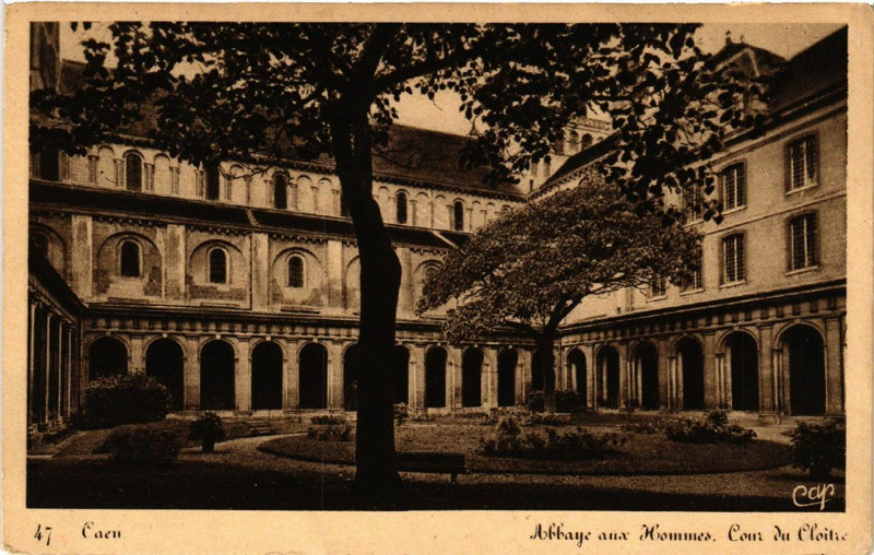 Carte postale ancienne Caen - Abbaye aux Hommes - Cour du Cloitre à Caen