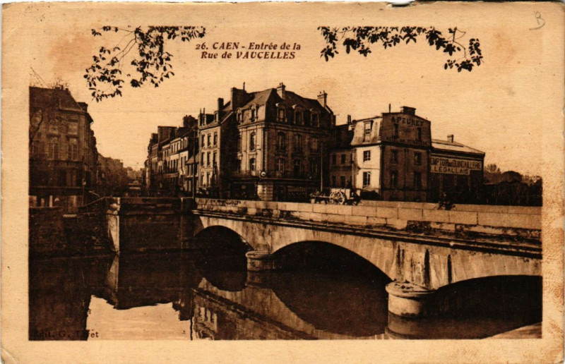 Carte postale ancienne Caen - Entrée de la Rue de Vaucelles à Caen