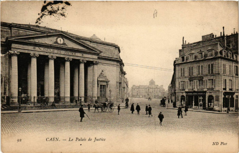 Carte postale ancienne Caen - Le Palais de Justice à Caen