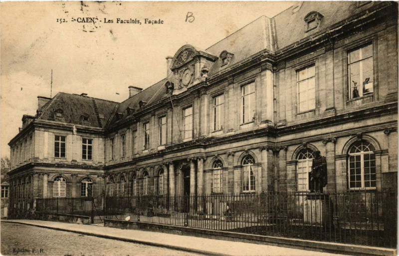 Carte postale ancienne Caen - Les Facultés Facade à Caen