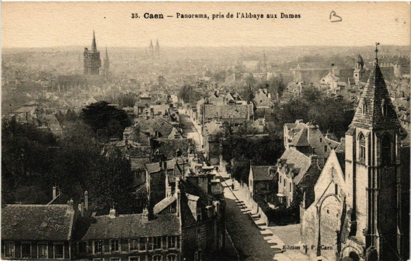 Carte postale ancienne Caen - Panorama pris de l'Abbaye aux Dames à Caen