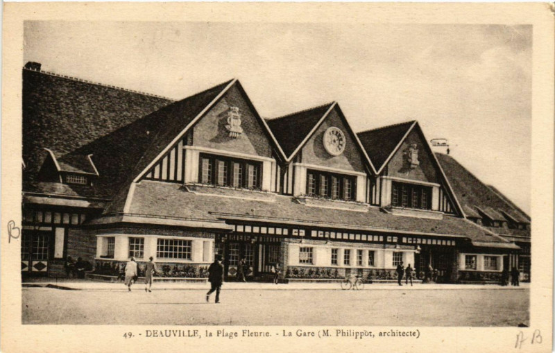 Carte postale ancienne Deauville La Plage Fleurie - La Gare (M.Philippot architecte) à Deauville