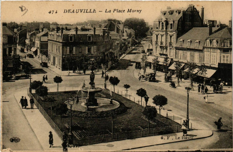 Carte postale ancienne Deauville - La Place Morny à Deauville