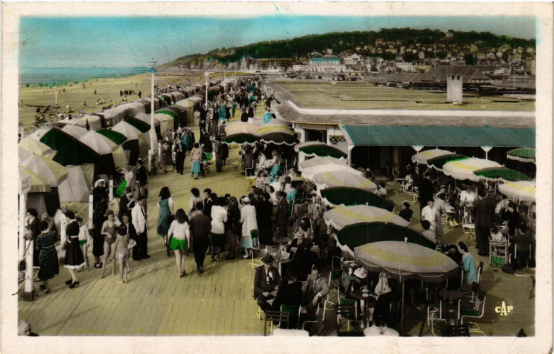 Carte postale ancienne Deauville - Plage Fleurie - Le Bar du Soleil à Deauville