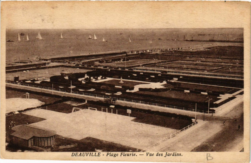 Carte postale ancienne Deauville - Plage Fleurie - Vue des Jadins à Deauville