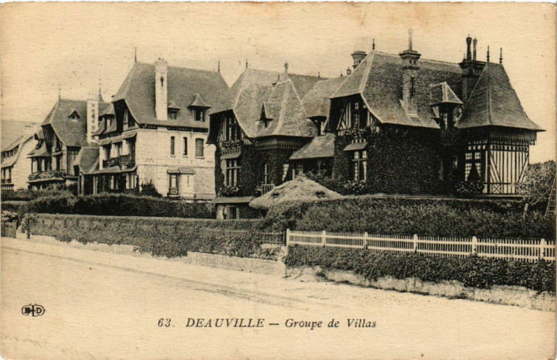 Carte postale ancienne Deauville - Groupe de Villas à Deauville