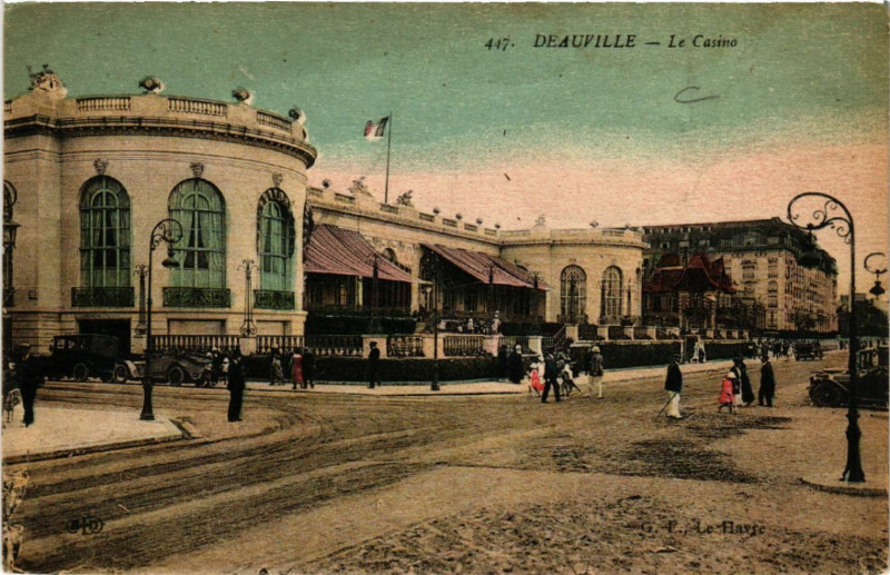Carte postale ancienne Deauville - Le Casino à Deauville