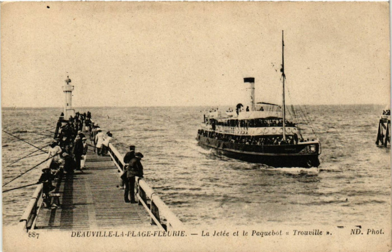 Carte postale ancienne Deauville - la-Plage-Fleurie - La Jetée et le Paquebot Troiville à Deauville