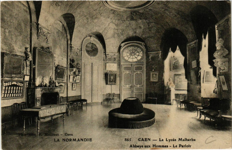 Carte postale ancienne La Normandie - Caen - Le Lycée Malherbe - Abbaye aux Hommes . à Caen