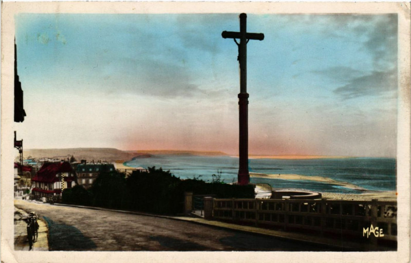 Carte postale ancienne Panorama-sur-Deauville - Trouville à Deauville