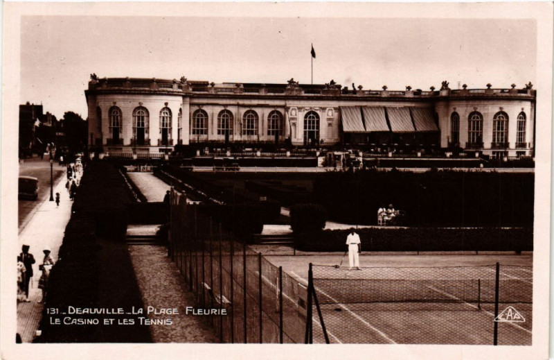 Carte postale ancienne Deauville - La Plage Fleurie - Le Casino et les Tennis à Deauville