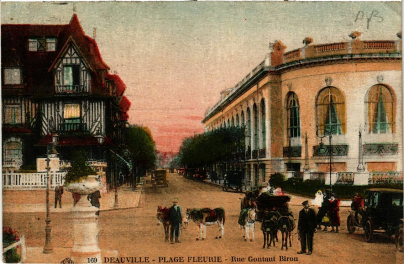 Carte postale ancienne Deauville - Plage Fleurie - Rue Gondauf Biron à Deauville