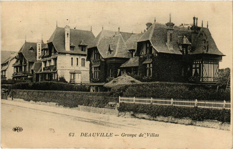 Carte postale ancienne Deauville - Groupe de Villas à Deauville