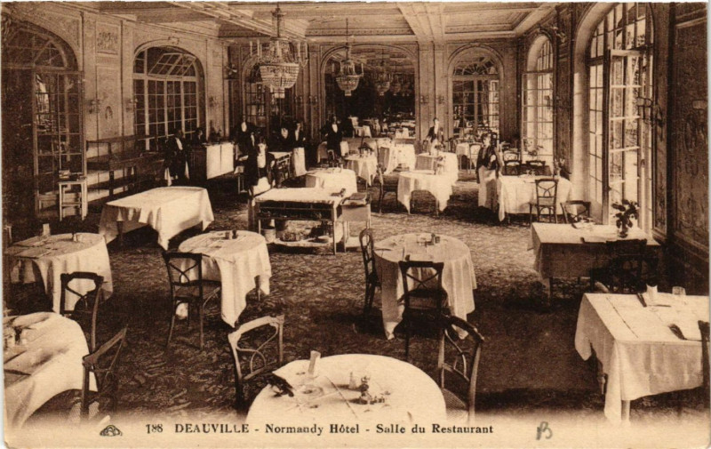 Carte postale ancienne Deauville - Normandy Hotel - Salle du Restaurant à Deauville