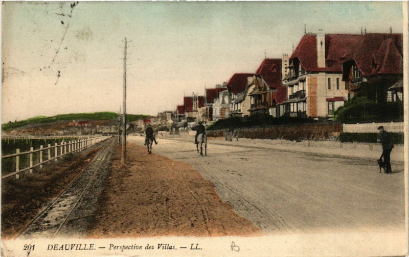 Carte postale ancienne Deauville - Perspective des Villas à Deauville