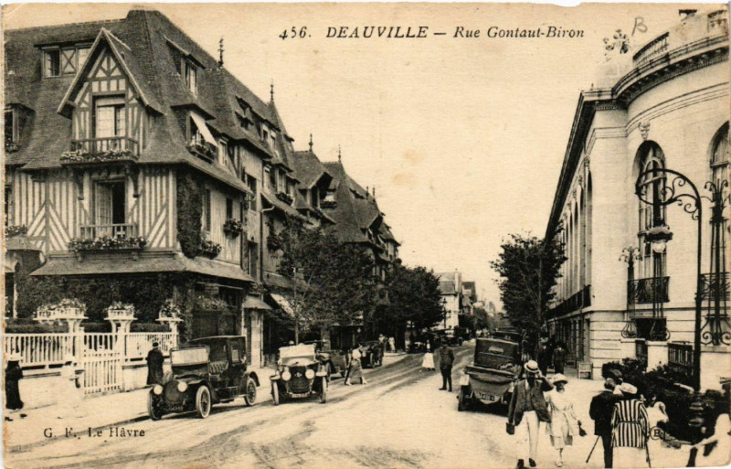 Carte postale ancienne Deauville - Rue Gontaut-Biron à Deauville