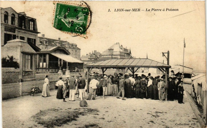 Carte postale ancienne Lion-sur-Mer - La Pierre a Poisson à Lion-sur-Mer