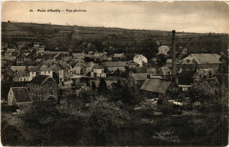 Carte postale ancienne Pont-d'Ouilly- Vue générale à Pont-d'Ouilly