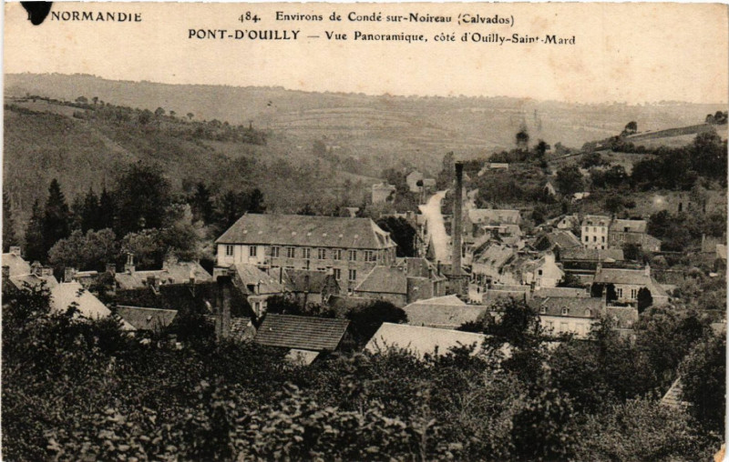 Carte postale ancienne Pont-d'Ouilly- Vue panoramique à Pont-d'Ouilly