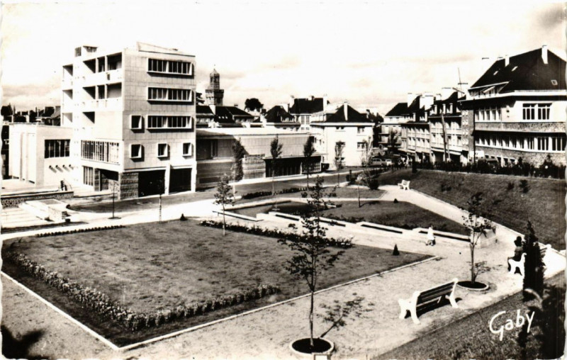 Carte postale ancienne Vire - Jardin de l'Hotel de Ville