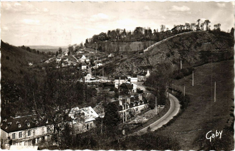 Carte postale ancienne Vire - La Vallée des Vaux