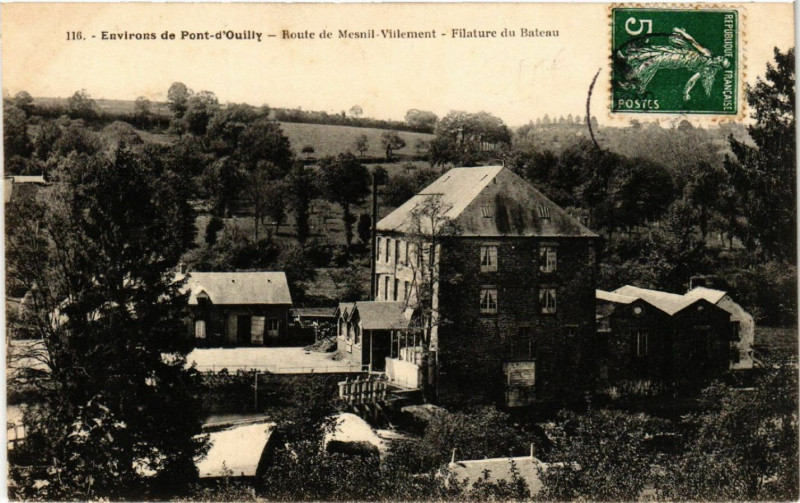 Carte postale ancienne Environs de Pont-d'Ouilly- Route de Mesnil-Villement à Pont-d'Ouilly