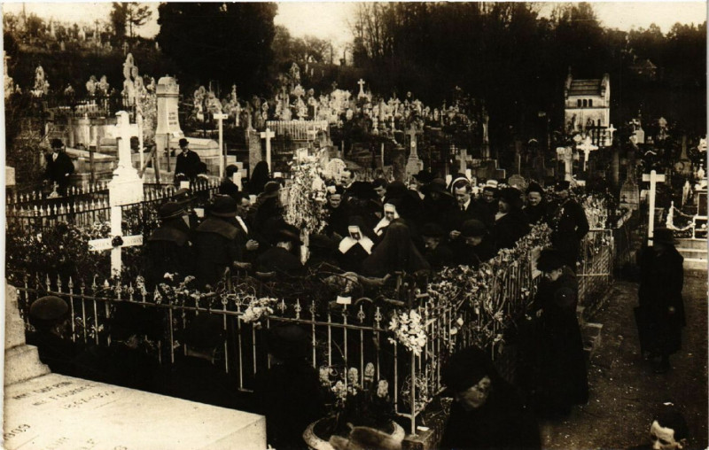 Carte postale ancienne Dernieres Photographies prise sur la tombe