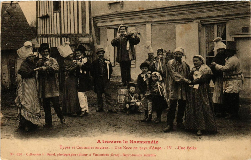 Carte postale ancienne A travers la Normandie