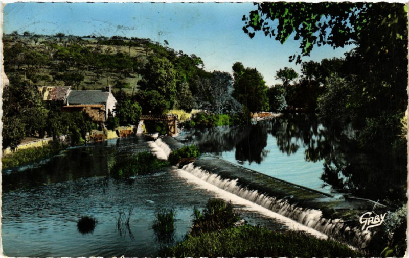 Carte postale ancienne Pont-d'Ouilly- Barrage sur l'Orne à Pont-d'Ouilly