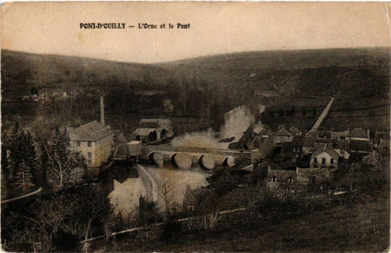 Carte postale ancienne Pont-d'Ouilly- L'Orne et le Pont à Pont-d'Ouilly