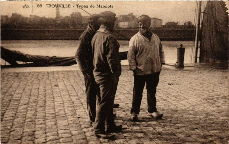 Carte postale ancienne Trouville - Types de Matelots