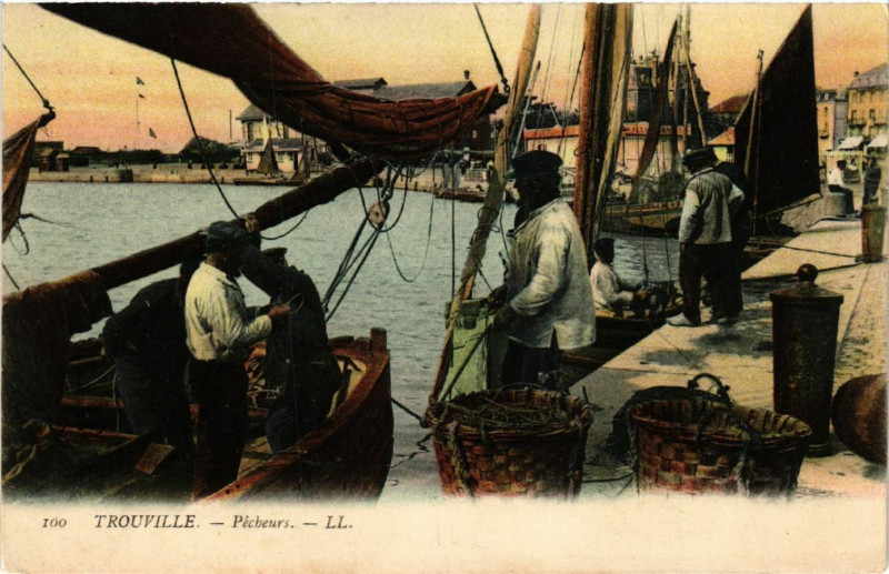 Carte postale ancienne Trouville - Pecheurs