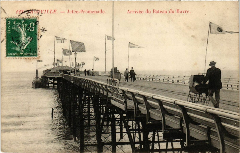 Carte postale ancienne Trouville - Jetee Promenade