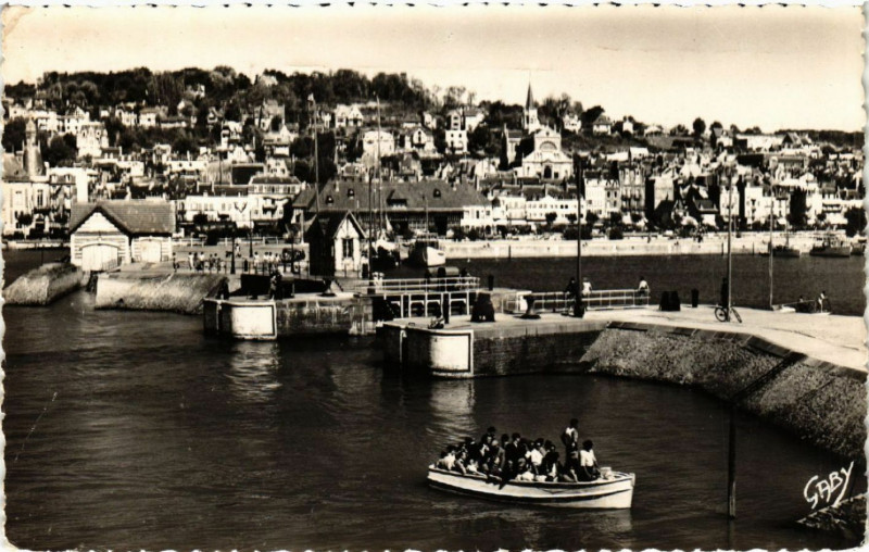 Carte postale ancienne Trouville Deauville - Entrée du Port à Deauville