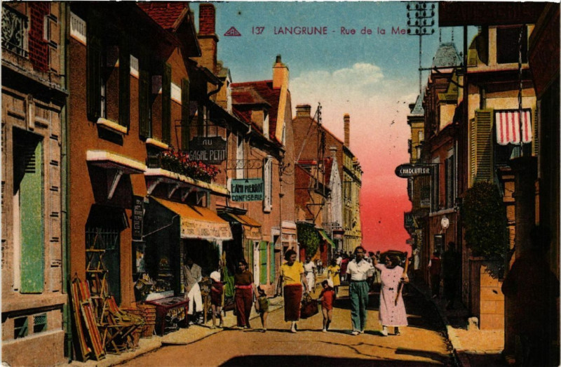 Carte postale ancienne Langrune - Rue de la Mer