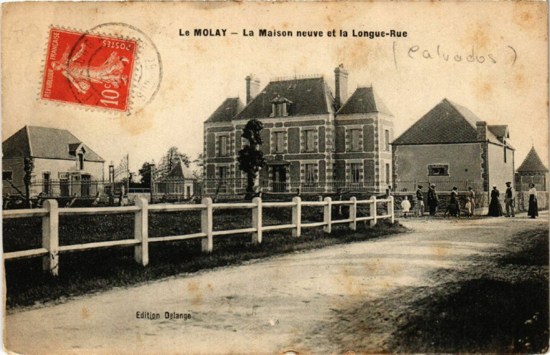 Carte postale ancienne Le Molay - La Maison neuve et la Longue Rue