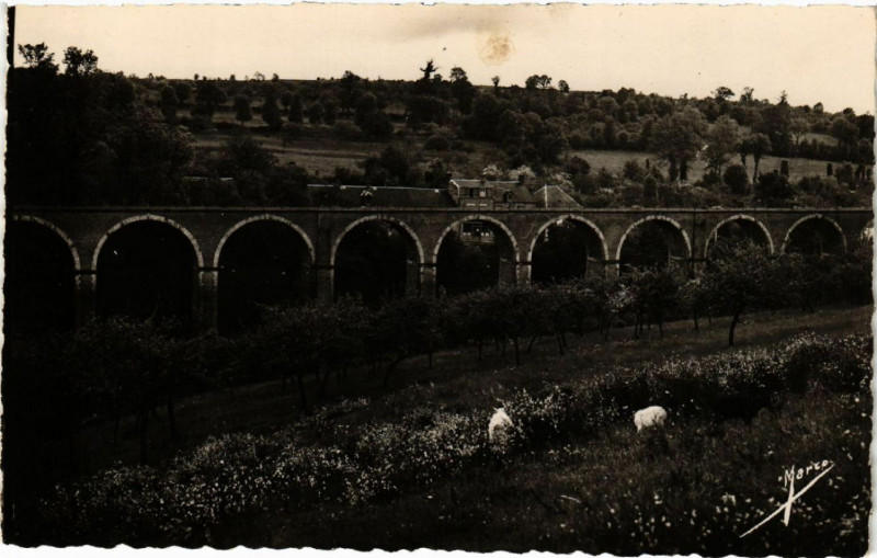 Carte postale ancienne Mesnil-Villement - Pont des Vers