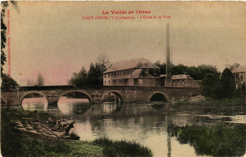 Carte postale ancienne Pont-d'Ouilly- L'Orne et le Pont à Pont-d'Ouilly