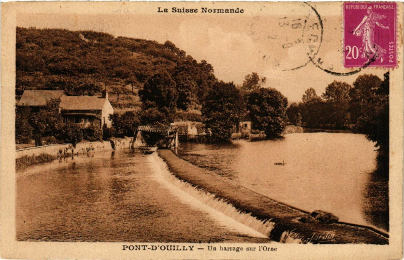 Carte postale ancienne Pont-d'Ouilly- Un barrage sur l'Orne à Pont-d'Ouilly