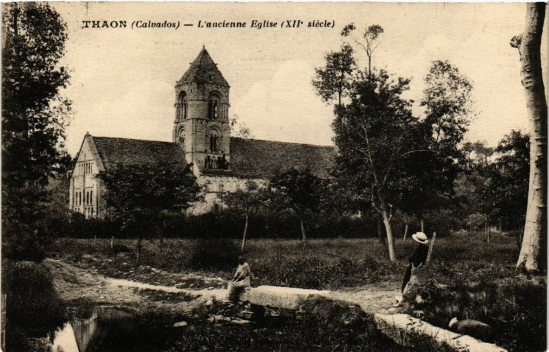 Carte postale ancienne Thaon - L'Ancien Eglise à Thaon